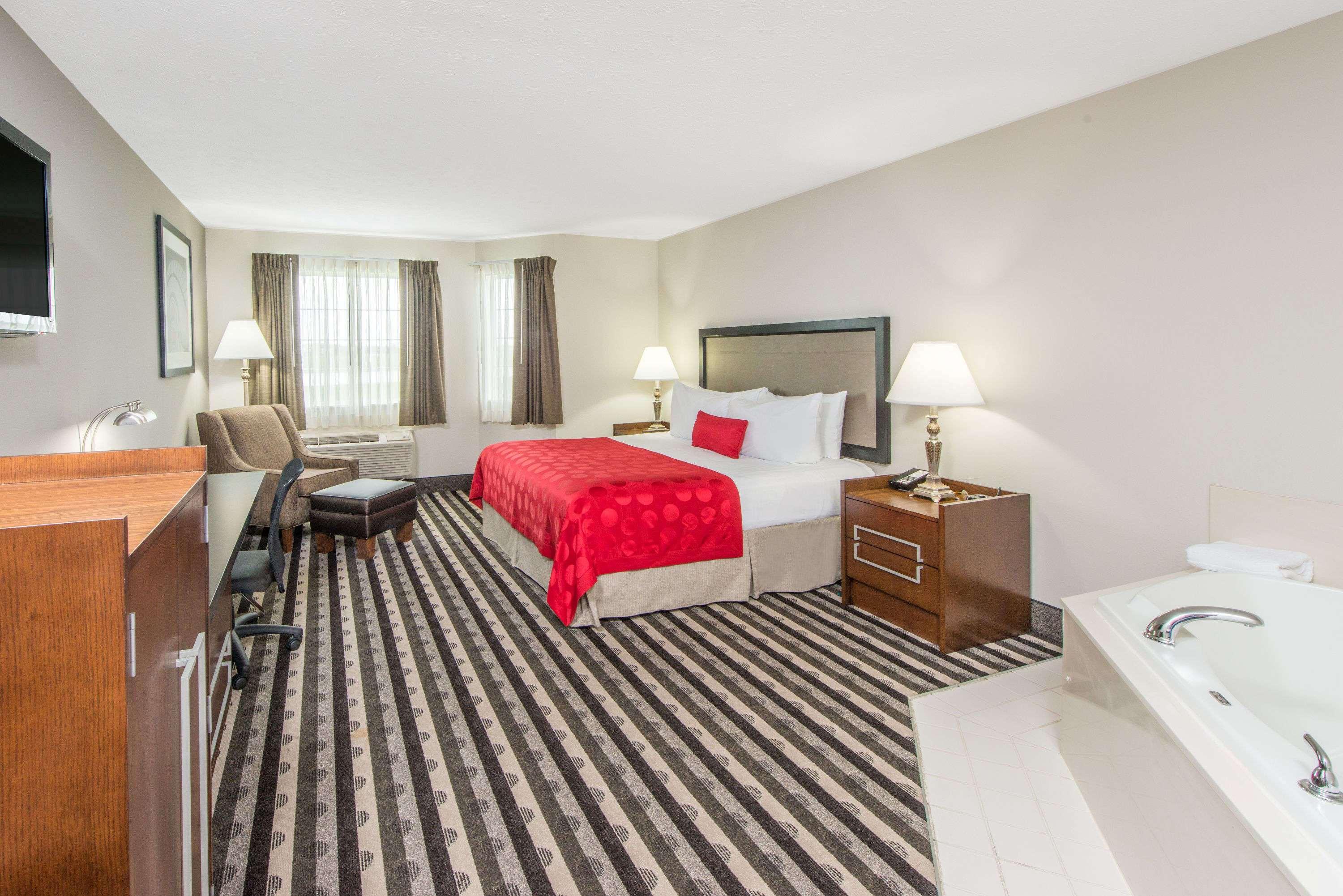 Hotel Ramada By Wyndham Springfield North Exterior foto