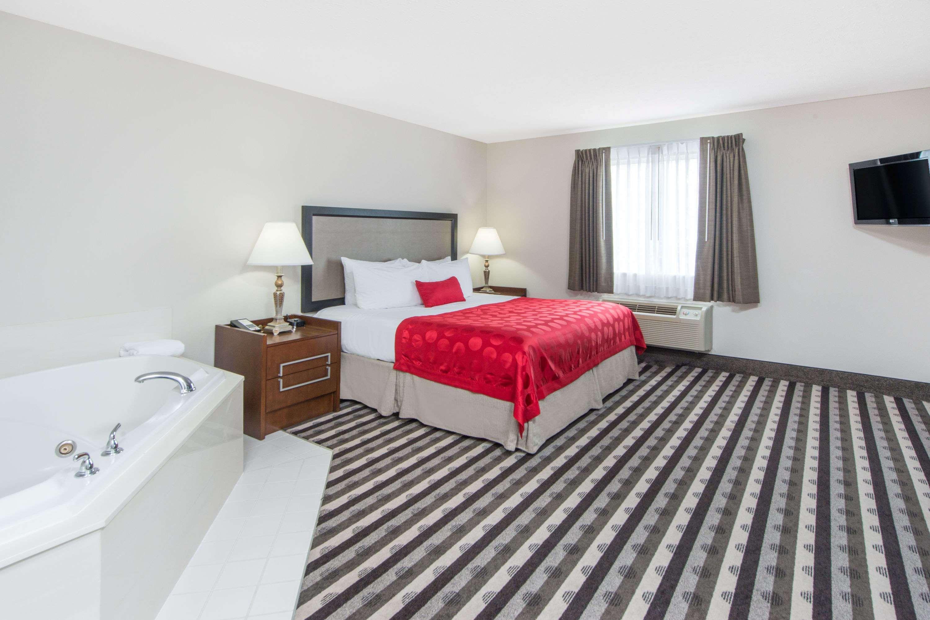 Hotel Ramada By Wyndham Springfield North Exterior foto