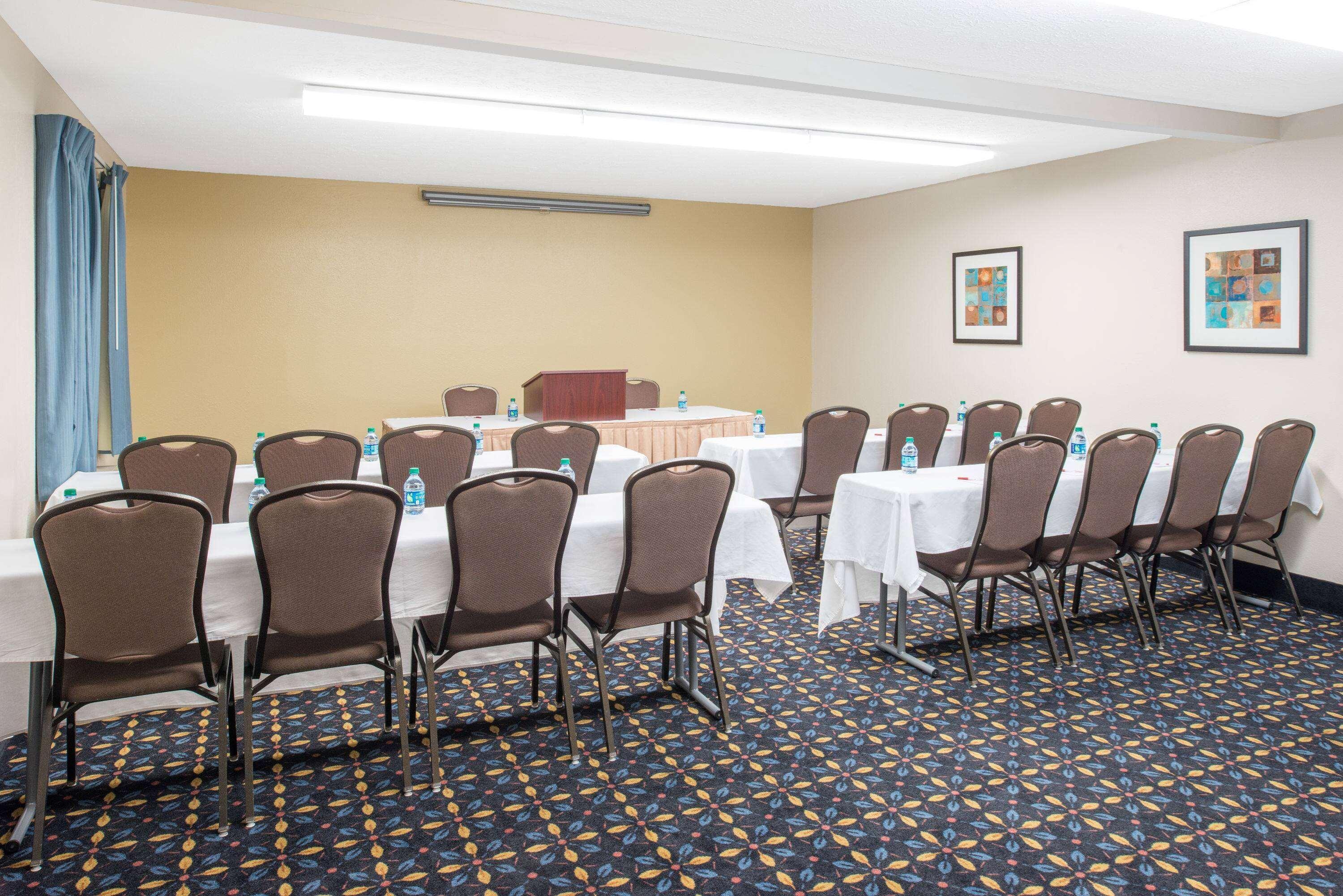 Hotel Ramada By Wyndham Springfield North Exterior foto